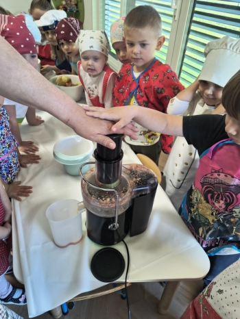 8d4d420d-1272-4469-ba07-f78a07b47e85